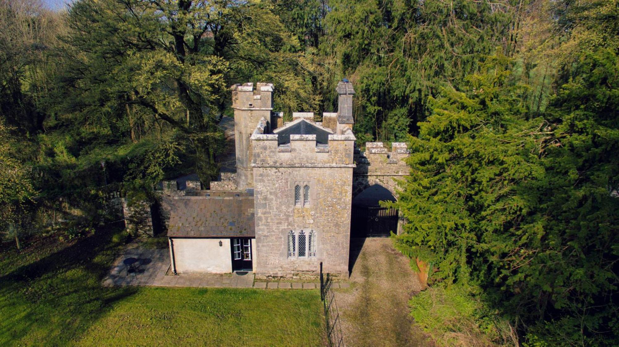 Villa Anne'S Grove Miniature Castle à Castletownroche Extérieur photo