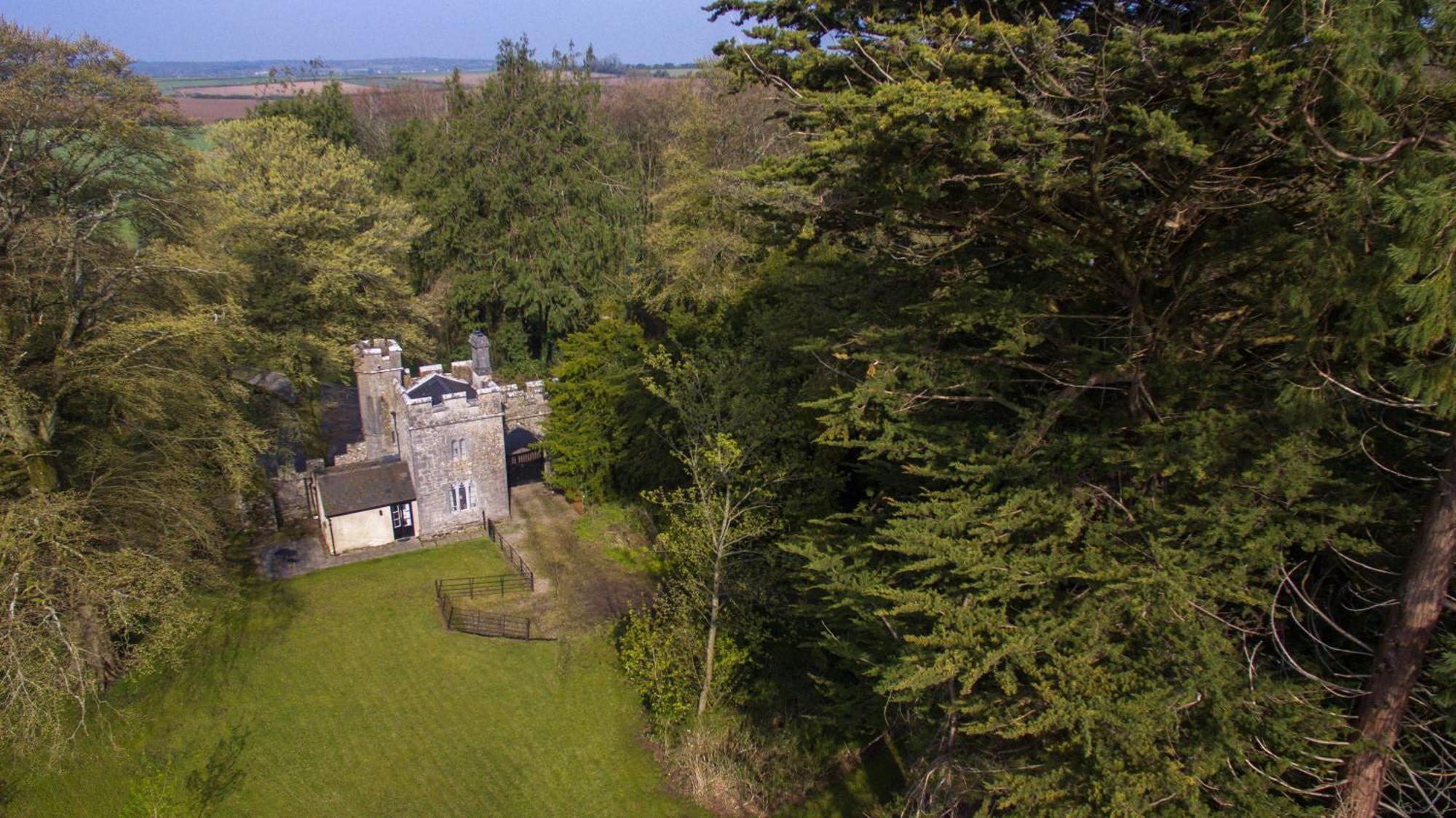 Villa Anne'S Grove Miniature Castle à Castletownroche Extérieur photo